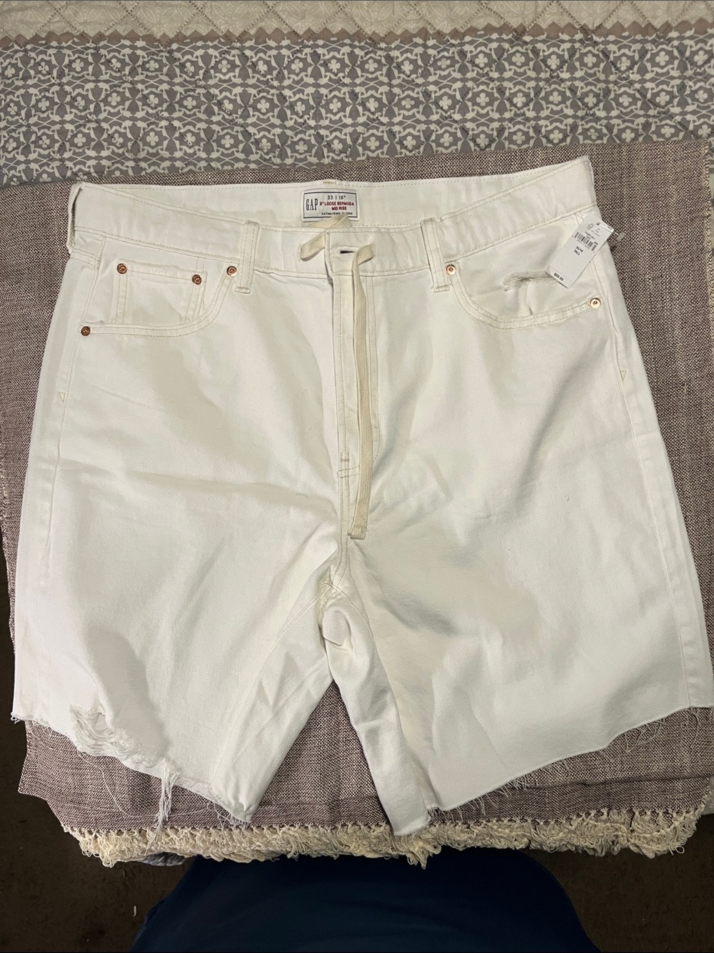 GAP Womens 8” Loose Bermuda Mid Rise White Denim Shorts